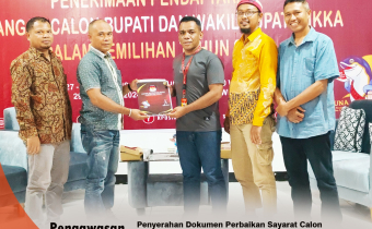 Penyerahan Dokumen Paslon dari Anggota KPU, kepada Anggota Bawaslu