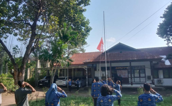 Upacara peringatan Hari Kebangkitan Nasional (Harkitnas) ke – 117 bertempat di halaman kantor Bawaslu Kabupaten Sikka, Selasa (20/05/2025).